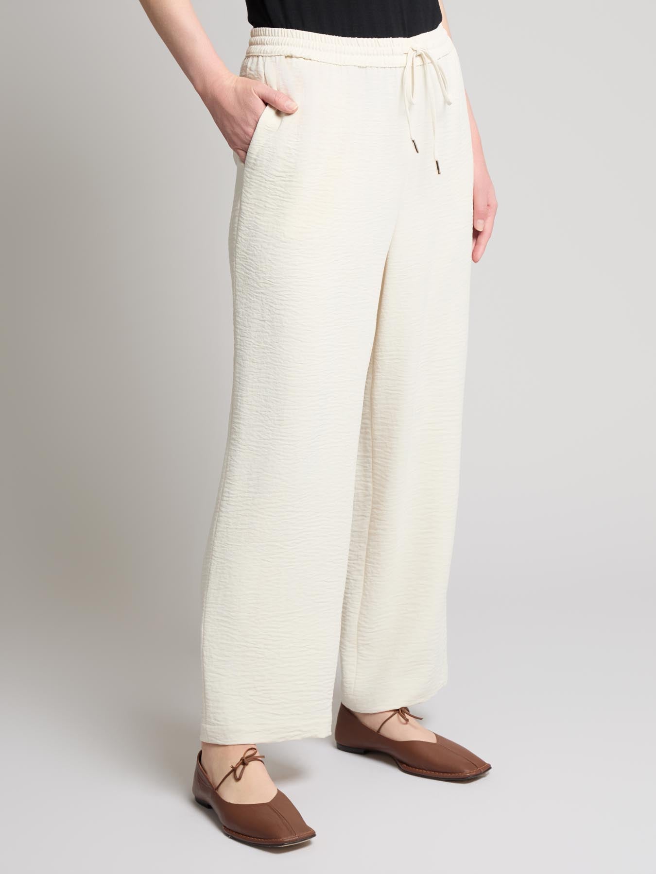 Petite Pull-On Textured Wide Leg Pant